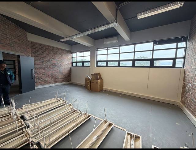 77.70M² BUILDING TO LET IN SALT RIVER